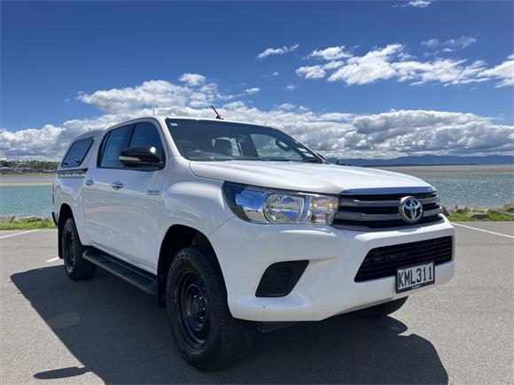 Toyota Hilux SR 2.8TD D/C 6AT, NZ NEW, REVERSING CAMERA, 17-INCH RIMS 2017