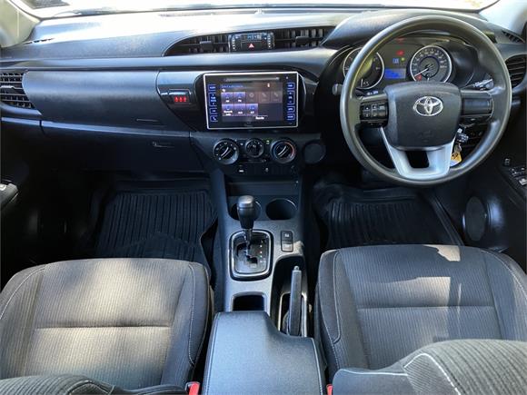 2017 Toyota Hilux SR 2.8TD D/C 6AT, NZ NEW, REVERSING CAMERA, 17-INCH RIMS