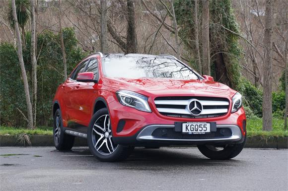 Mercedes-Benz GLA 180 1.6P Hatch 2016