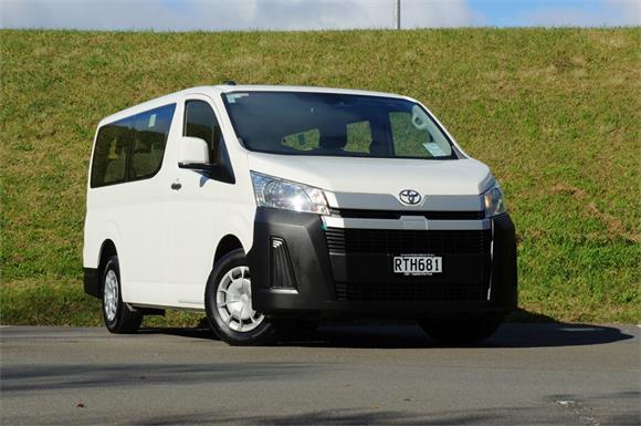 Toyota Hiace ZR 2.8D Minibus - 10 Seater 2019