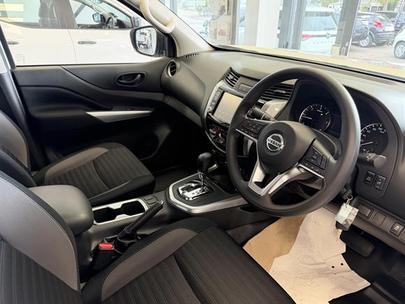 New Nissan Navara SL