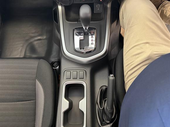 New Nissan Navara SL