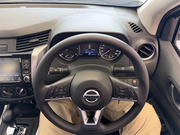 New Nissan Navara SL