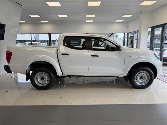 New Nissan Navara SL