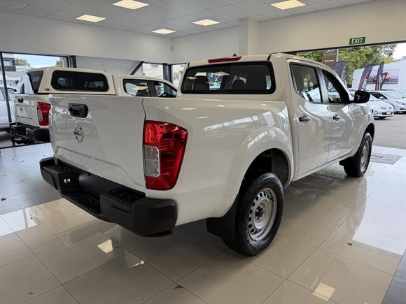 New Nissan Navara SL