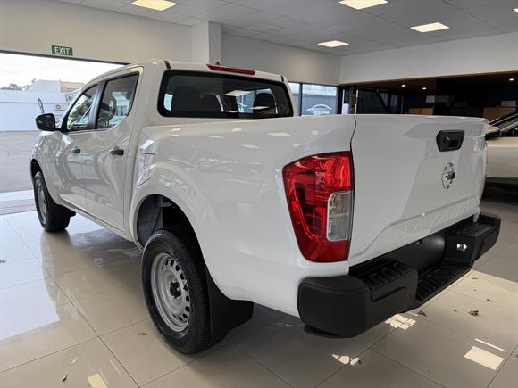 New Nissan Navara SL