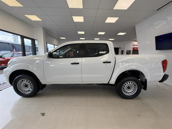 New Nissan Navara SL