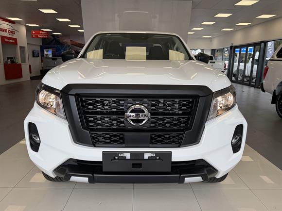New Nissan Navara SL