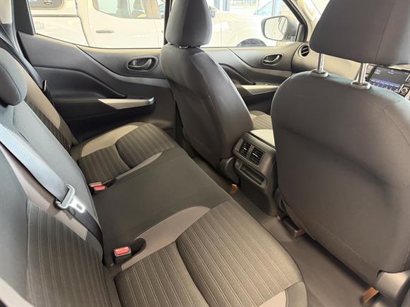 New Nissan Navara SL