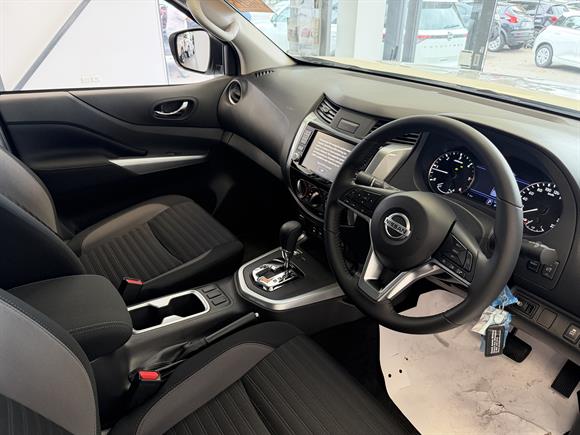 New Nissan Navara ST