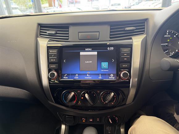 New Nissan Navara ST