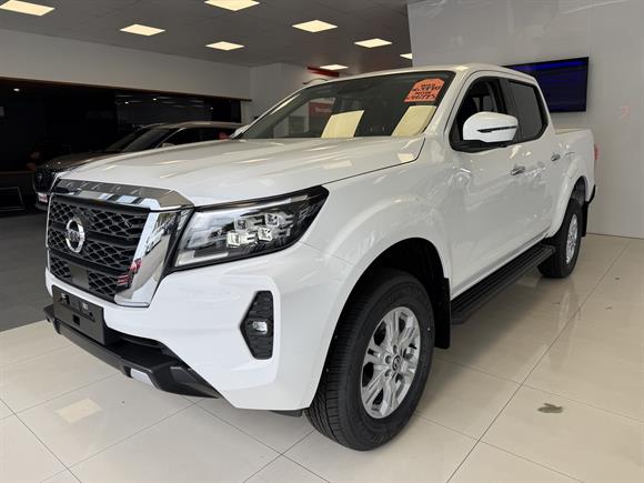 New Nissan Navara ST