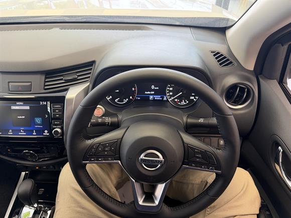 New Nissan Navara ST-X