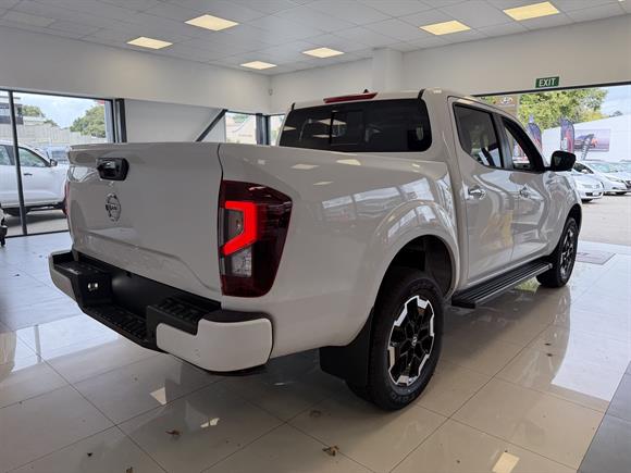 New Nissan Navara ST-X