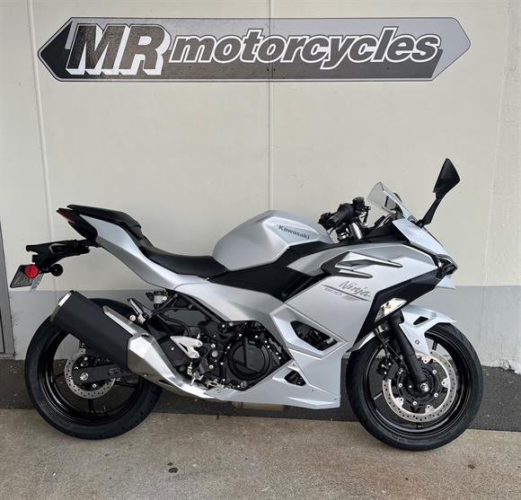 Kawasaki EX500 Ninja 500 2025