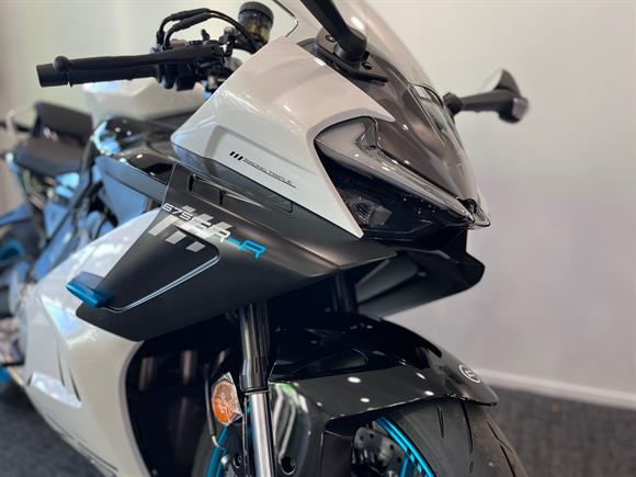 New CFMoto 675SR-R 675SR-R