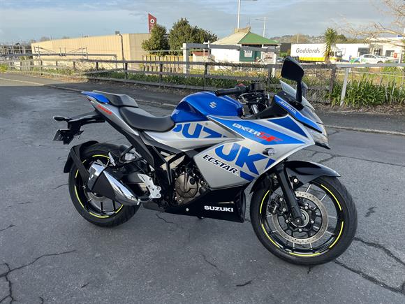 2025 Suzuki GSX250 FR