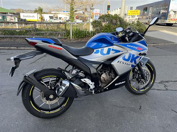 2025 Suzuki GSX250 FR