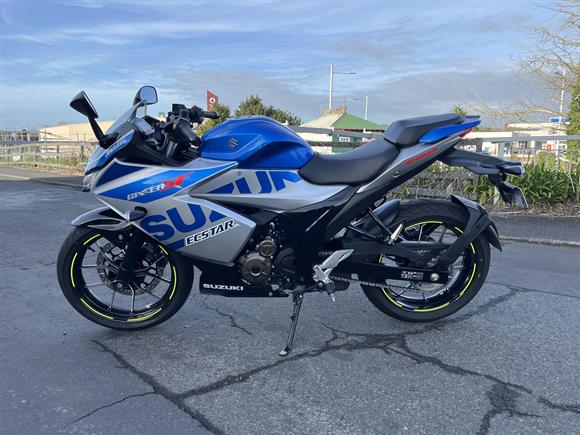 2025 Suzuki GSX250 FR