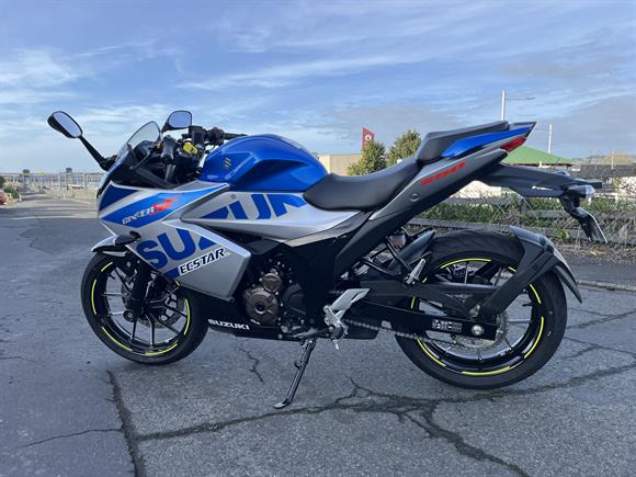 2025 Suzuki GSX250 FR