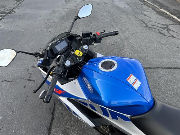 2025 Suzuki GSX250 FR