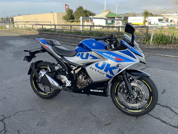 Suzuki GSX250 FR 2025