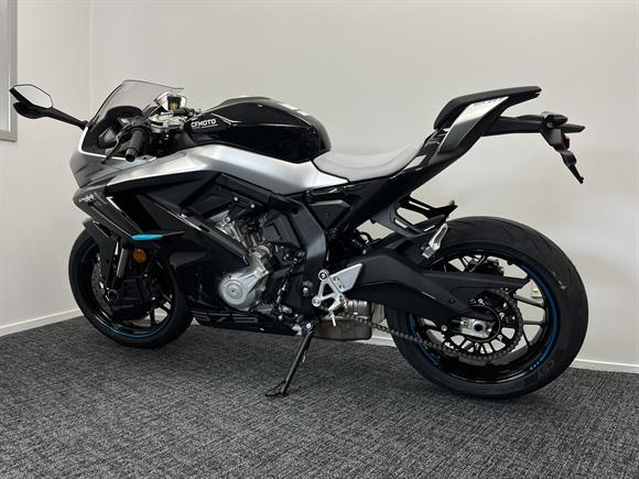 New CFMoto 675SR-R 675SR-R