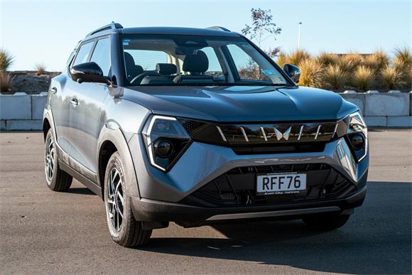 Mahindra XUV3XO Ax5l 1.2Pt/6At 2025