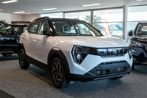 Mahindra XUV3XO Ax7l 1.2Pt/6At 2025