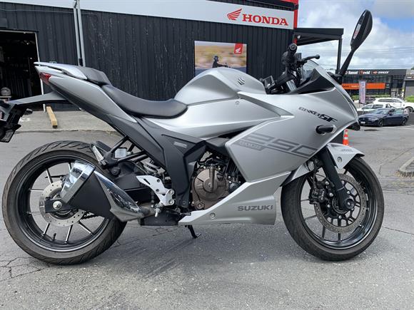 Suzuki GSX250FR 2020