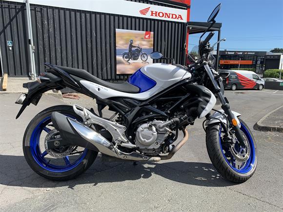 Suzuki SFV650 2016