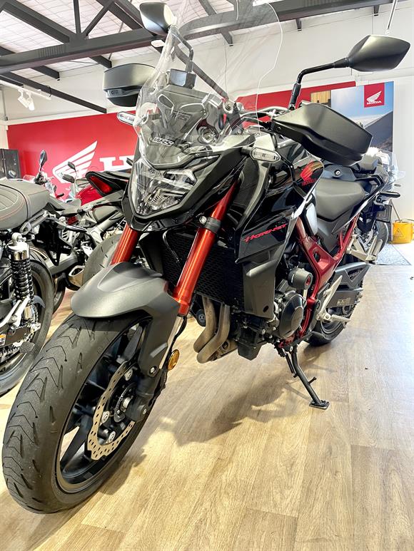 Honda CB750 HORNET 2024