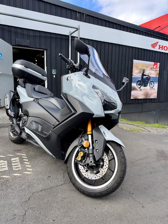 2026 Yamaha T Max XP560E