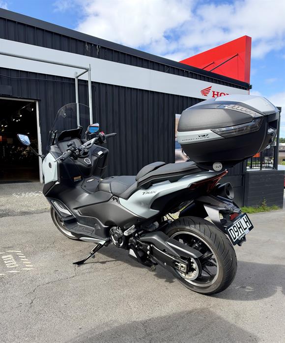 2026 Yamaha T Max XP560E