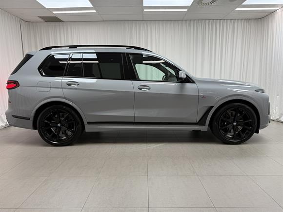 2025 BMW X7 RV-SUV