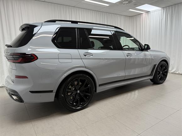 2025 BMW X7 RV-SUV
