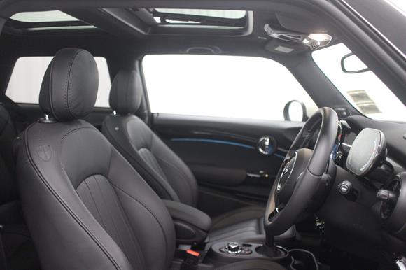 2023 MINI Hatch Station Wagon