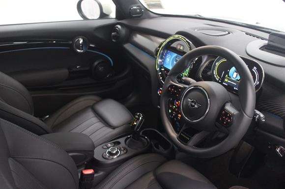 2023 MINI Hatch Station Wagon