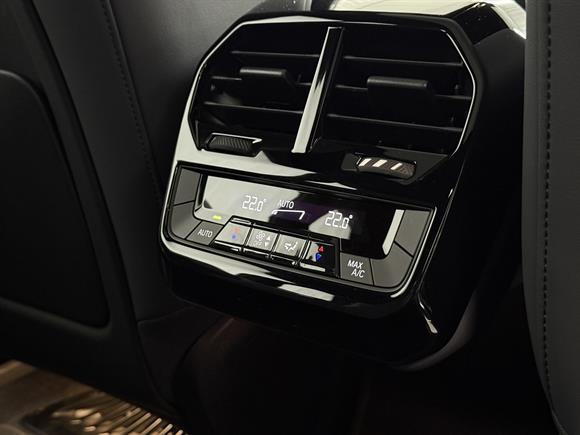 2025 BMW iX RV-SUV