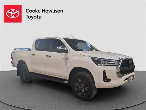 Toyota Hilux SR5 4WD 2023