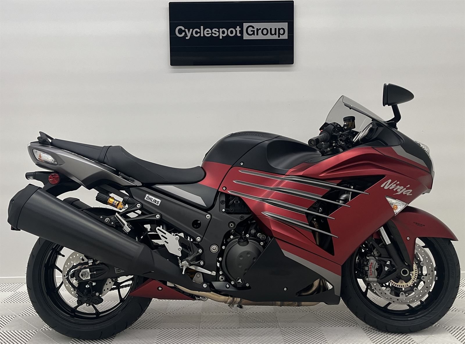 Kawasaki ZX-14 SE | Sovereign Red 2025 - Cyclespot Leading