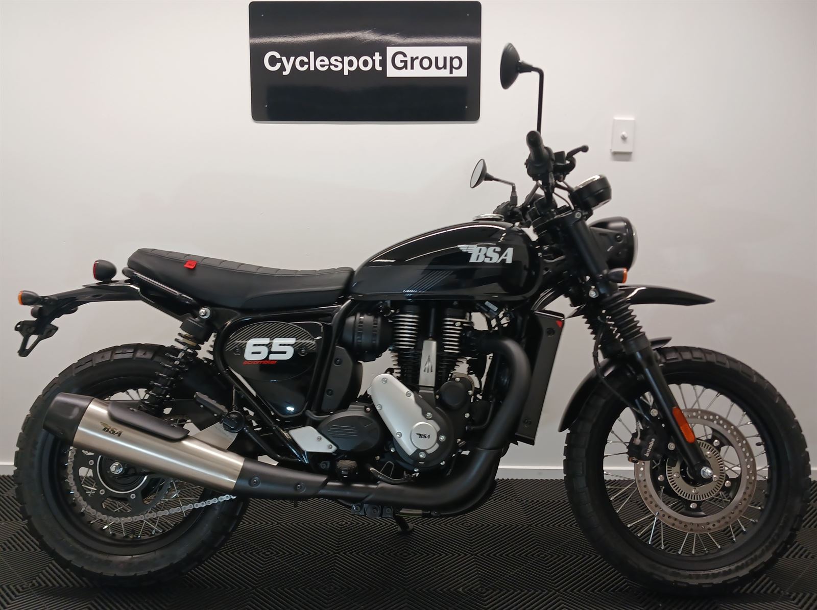 BSA Scrambler SCRAMBLER - BLACK 2026 - Cyclespot Leading