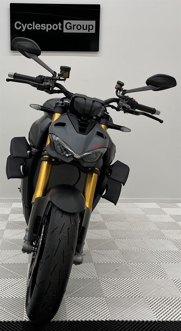 New Ducati Street Fighter NEW V4S