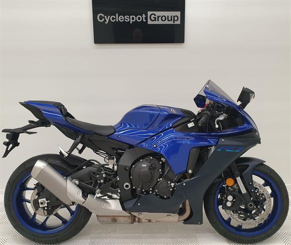 Yamaha YZF-R1 IN STOCK NOW !!! SAVE $2,400 !!! 2023