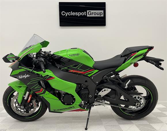 New Kawasaki ZX10R AKRAPOVIC slip on exhaust INCLUDED -  IN STOCK NOW !!!