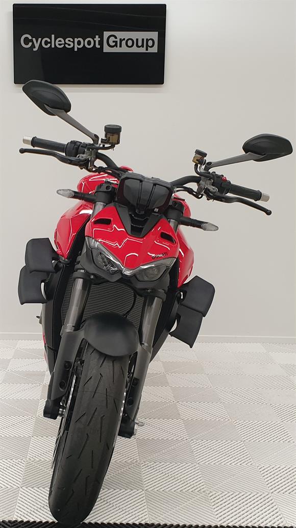 New Ducati Street Fighter V4