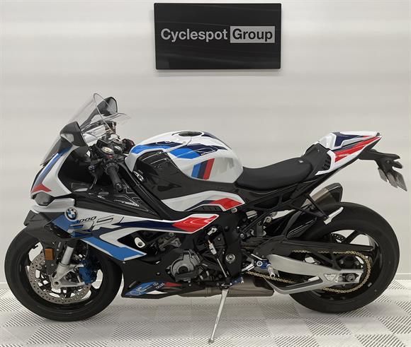 2022 BMW M1000RR Why buy a new S1000RR M, when you can own this M1000RR for less!!