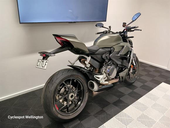 2023 Ducati Street Fighter Streetfighter V2