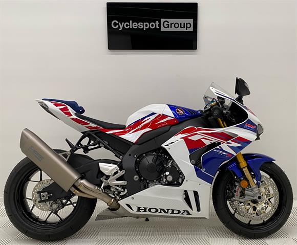 Honda CBR1000RR-R FIREBLADE 2023