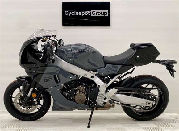 New Yamaha XSR900 GP - Akrapovic full system exhaust